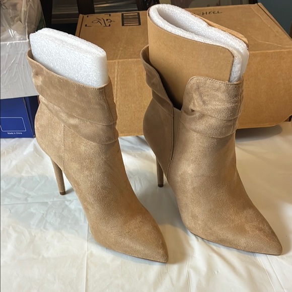 Jessica Simpson Tan Heeled Boots with Stiletto Heel - Picture 1 of 9